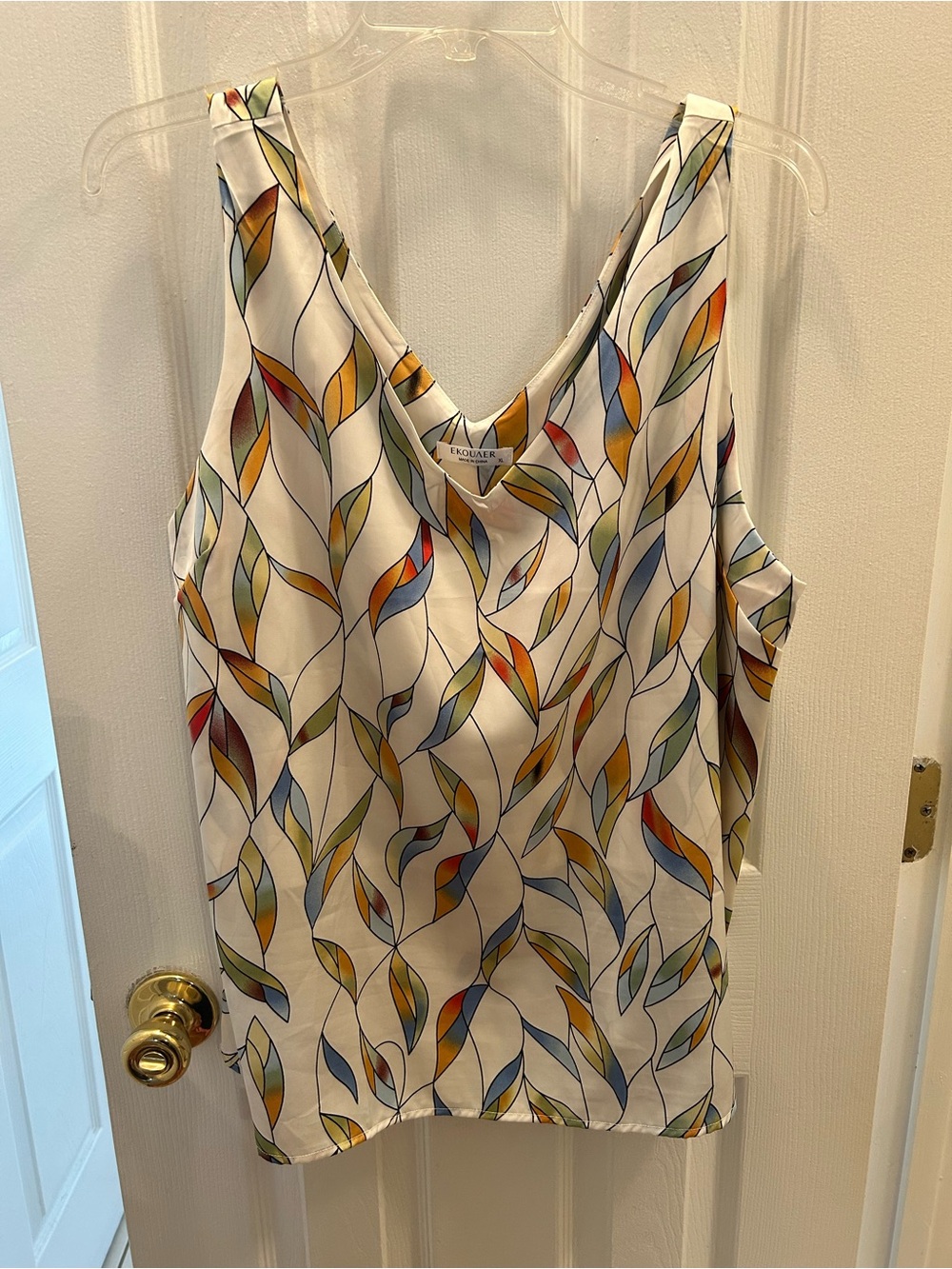 Eloquii Cream Leaf-Print V-Neck Tank with Multicolor Leaves